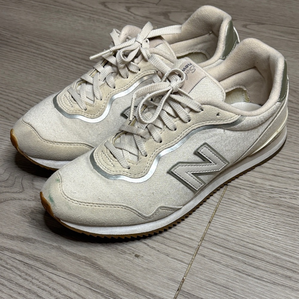 New Balance Cream and Tan Low-Top Sneakers